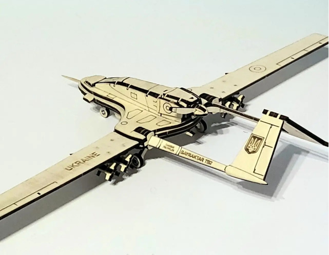 Конструктор деревянный 3D Беспилотник "Bayraktar TB2" Золотая серия, в кор. 30*17см, Сувенир Декор, Украина