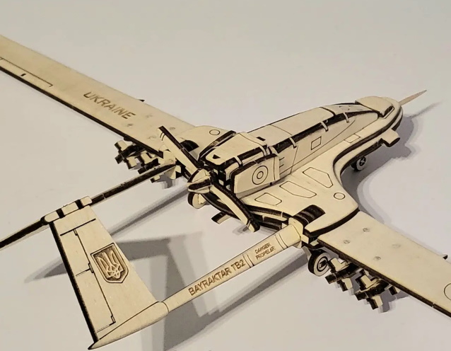 Конструктор деревянный 3D Беспилотник "Bayraktar TB2" Золотая серия, в кор. 30*17см, Сувенир Декор, Украина