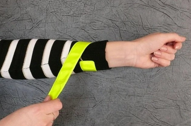 Браслет неоновый дорожный, светоотражающий, 40см, повязка на руку неоновая
