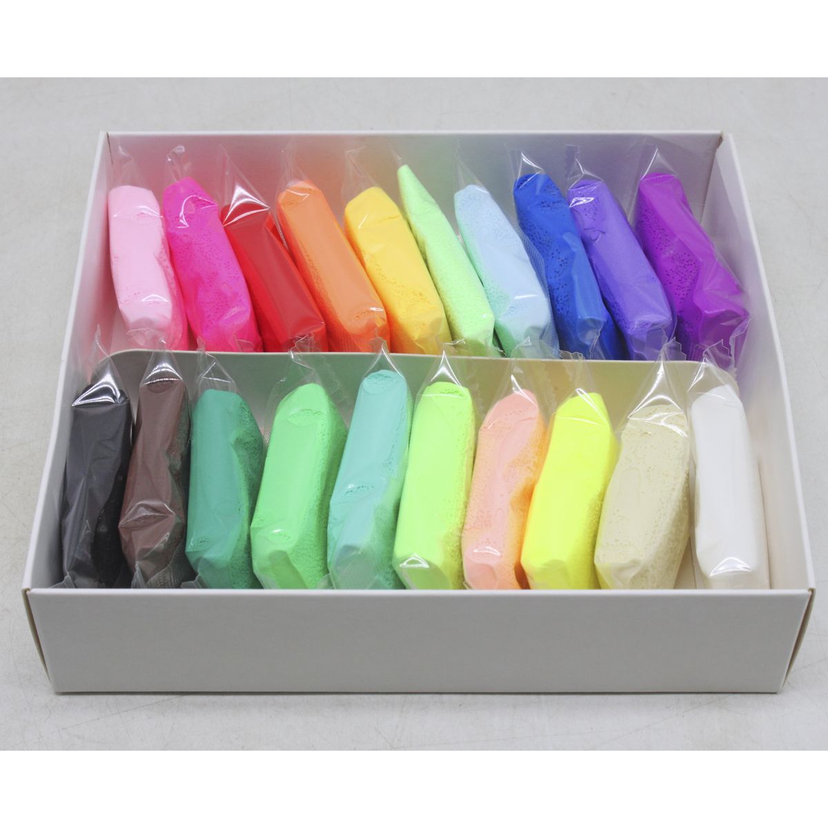 Набір для ліплення з повітряним пластиліном Elastic Clay 20 цветов TM Lovin, в кор. 17*15*4см (15шт)