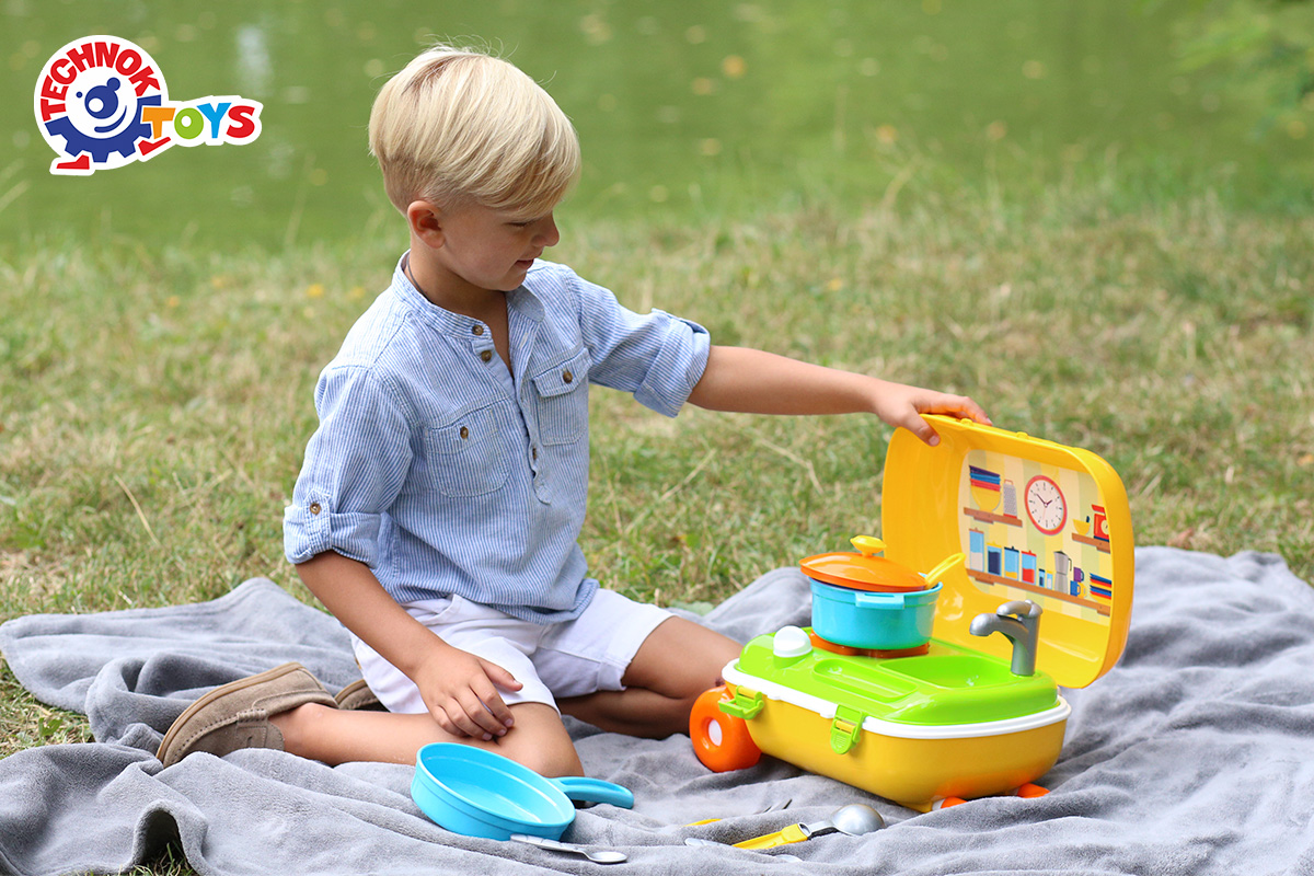 Кухня с набором посуды, в чемодане на колесиках 30*21*12см, ТМ Технок, Украина (3шт)